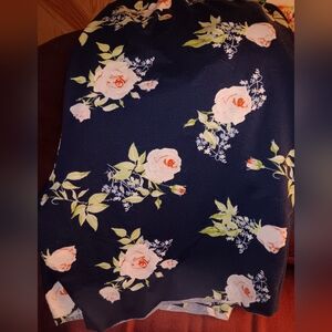 EUC!  Jamie 3xl Floral Women's Shorts On A Navy Background